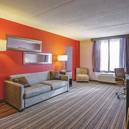Holiday Inn & Suites Philadelphia-Runnemede/Exit 3-New Jersey Turnpike Exterior foto