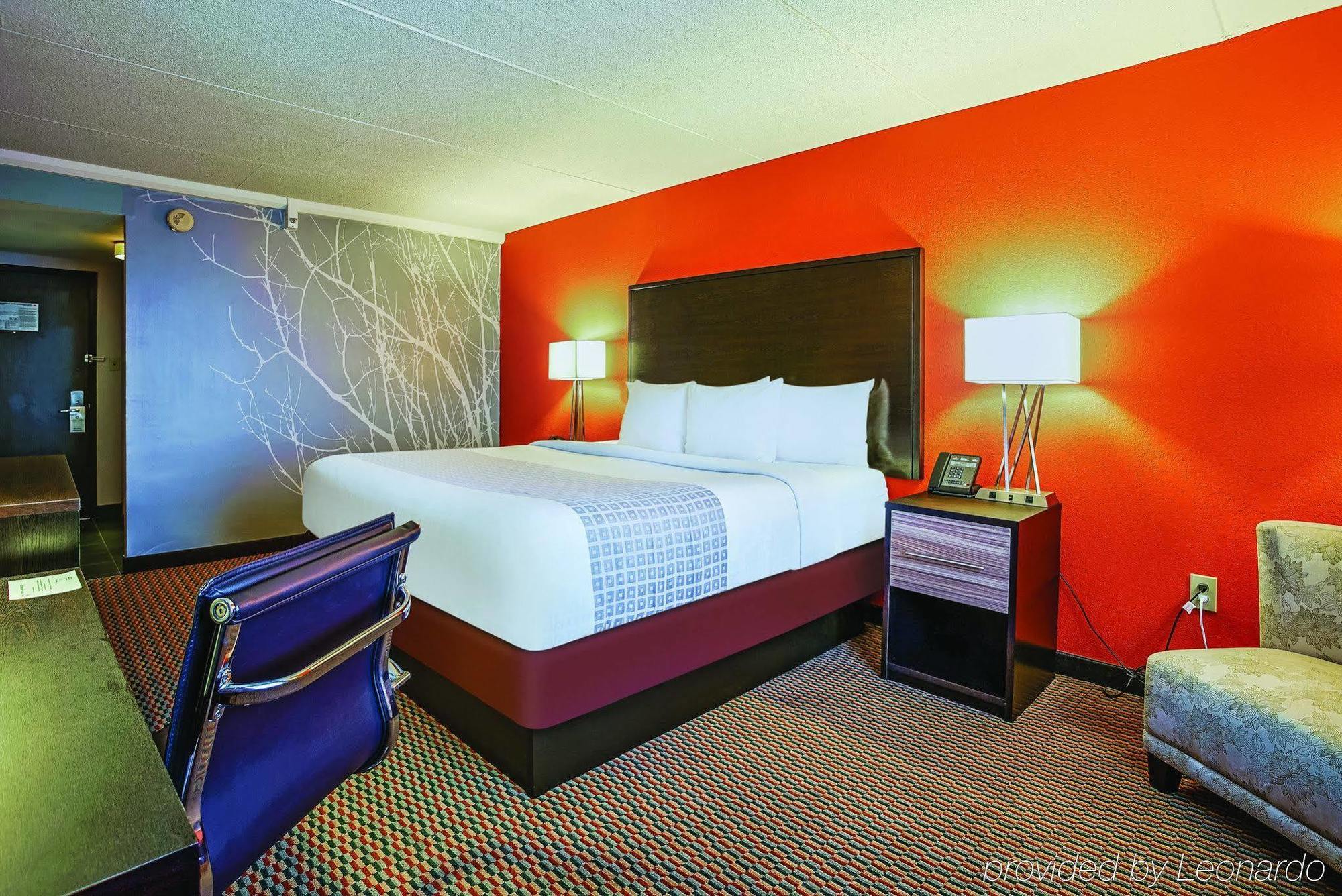 Holiday Inn & Suites Philadelphia-Runnemede/Exit 3-New Jersey Turnpike Exterior foto